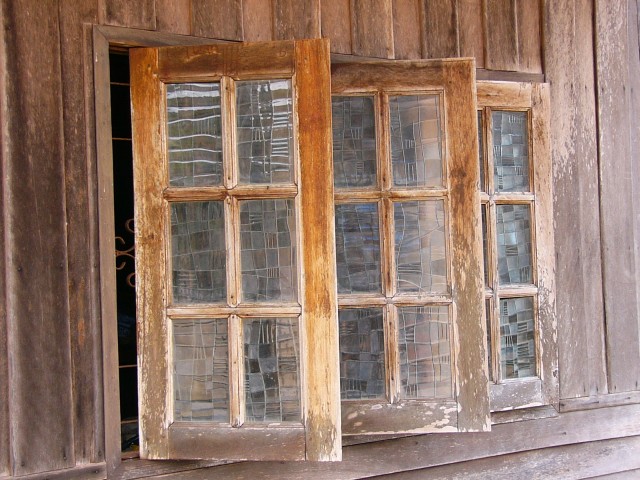 BanSiRaya Old windows